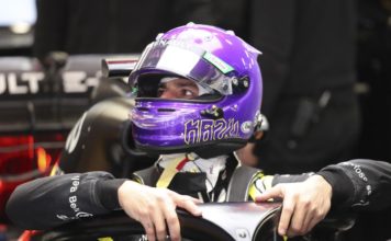 Ricciardo using the purple helmet to give tribute to Kobe Bryant in testing Ricciardo using the purple helmet to give tribute to Kobe Bryant in testing