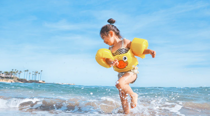 5 Tips to Peacefully Traveling with Your Child travel with child