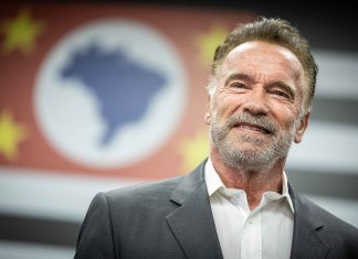 Schwarzenegger Refuses to Enter Gold’s Gym Over No Face Mask Policy Schwarzenegger Refuses to Enter Gold’s Gym Over No Face Mask Policy