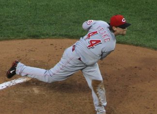 Mike Leake Backs Out From 2020 Game Season Due to COVID-19 mike leake