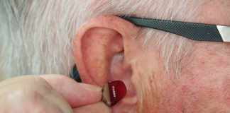 Buying a hearing aid: What features to choose?