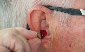 Buying a hearing aid: What features to choose?
