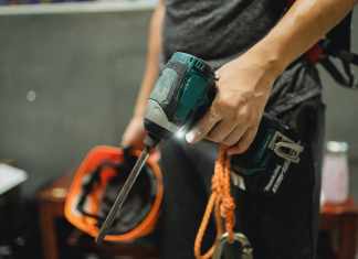 How Safety Trainers For Men Helps In Preventing Workplace Injuries? Trainers